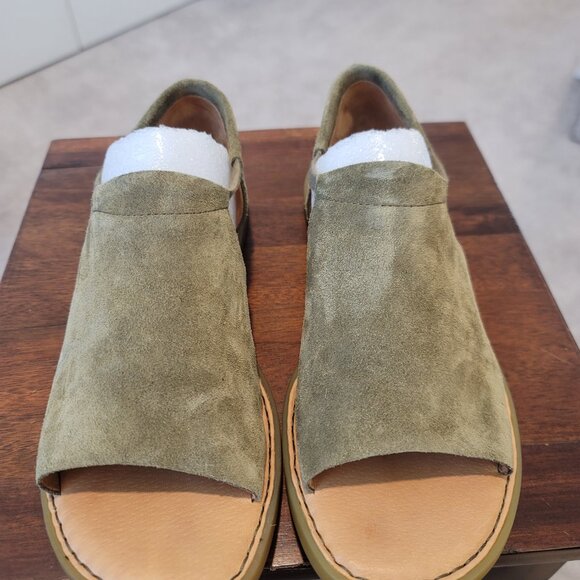 Born "Cove Modern" Olive Suede Sandal - Size 9 - Picture 2 of 4
